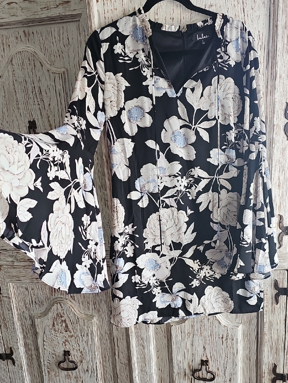 NWT Lulu's Black Floral Bell Sleeve Blouse